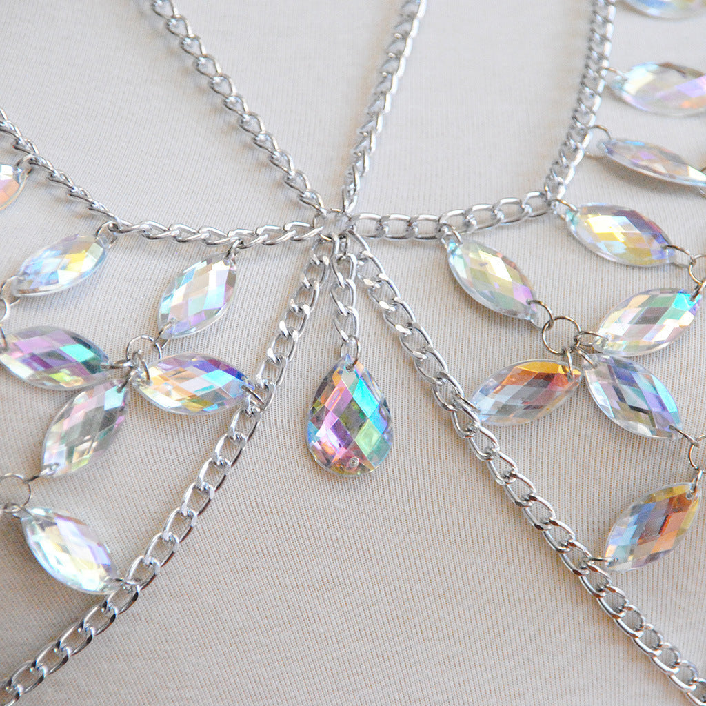 Sujetador con flecos y cristales de imitación sin espalda