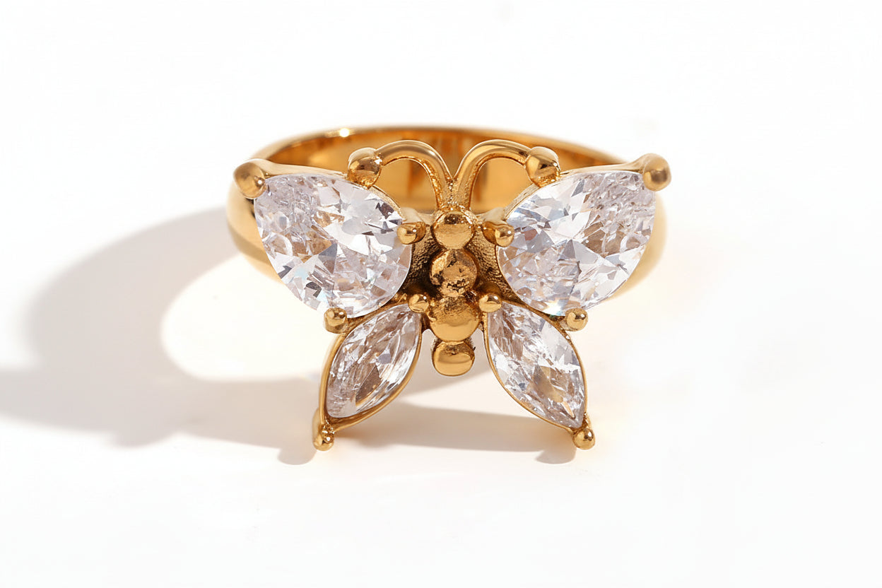 Anillo de mariposa con diamantes en oro de 18 quilates